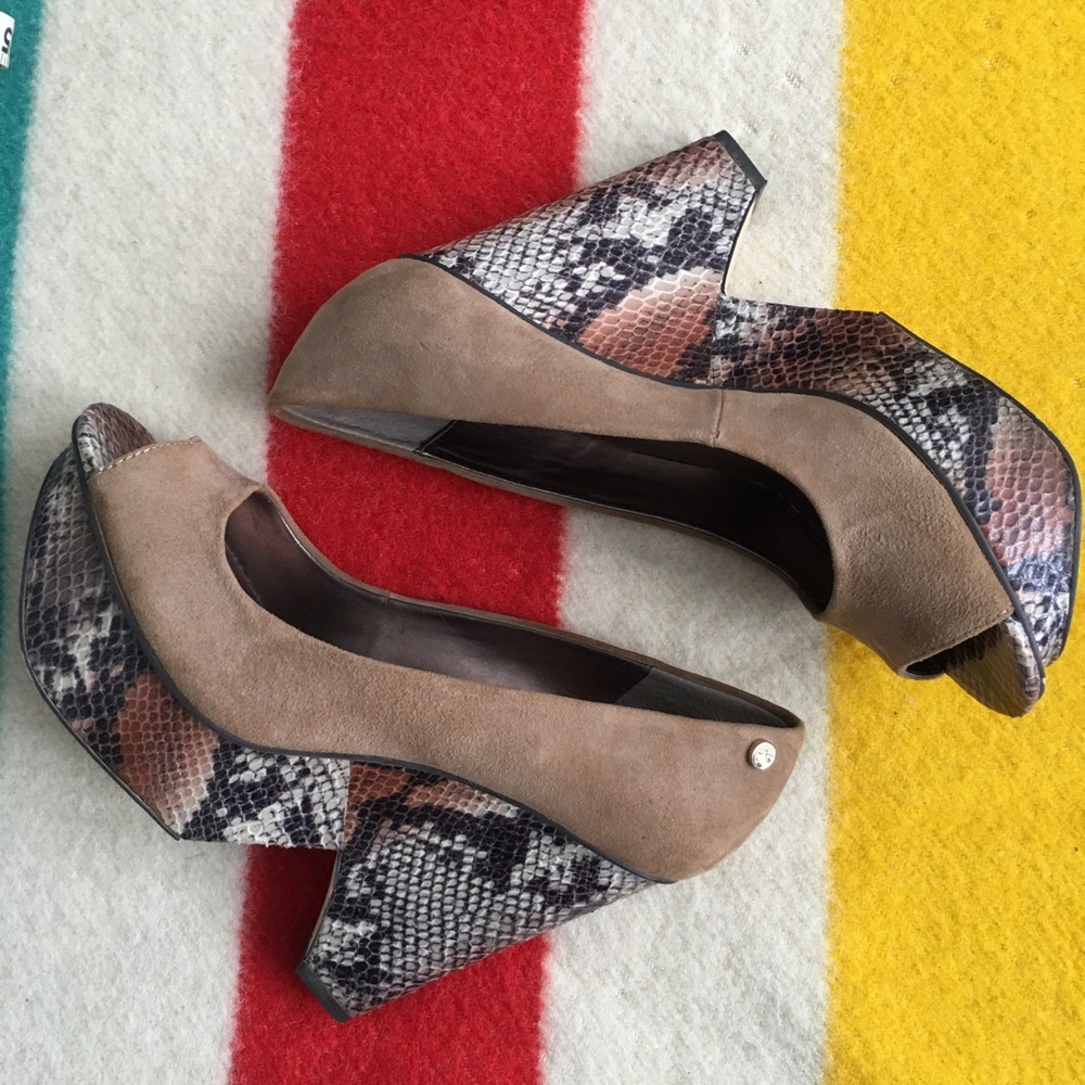 Calvin Klein Tan, Kid Suede, Snake Print Platform, Peep-toe, High Heels size 8 - Picture 3 of 10